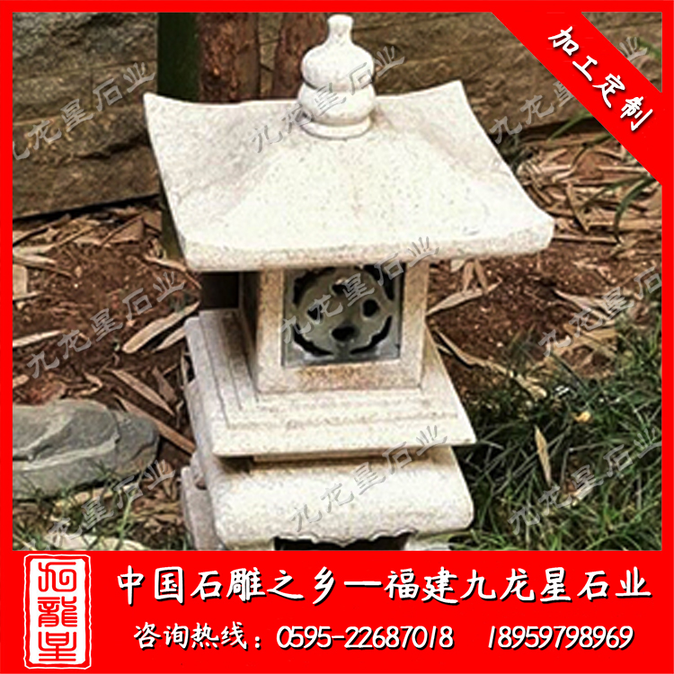 陜西省西安市雁塔區(qū)曲江華府西門(mén)--石燈籠